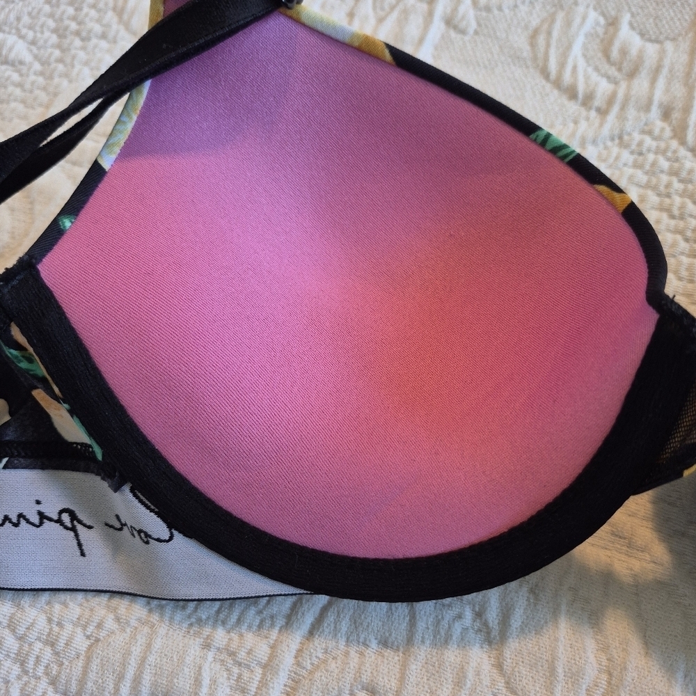 Victoria's Secret 32 C Lemon design Wear Everywhere push up bra EUC - Picture 3 of 6
